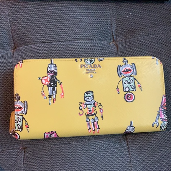 Prada saffiano st robot color giallo new with box and authenticity cards RARE - Picture 6 of 8